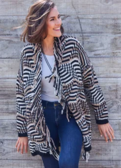 Strickjacke mit effektvollem Strukturmix