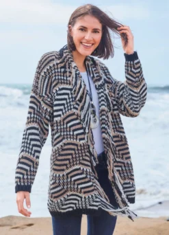 Strickjacke mit effektvollem Strukturmix