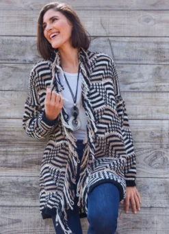 Strickjacke mit effektvollem Strukturmix