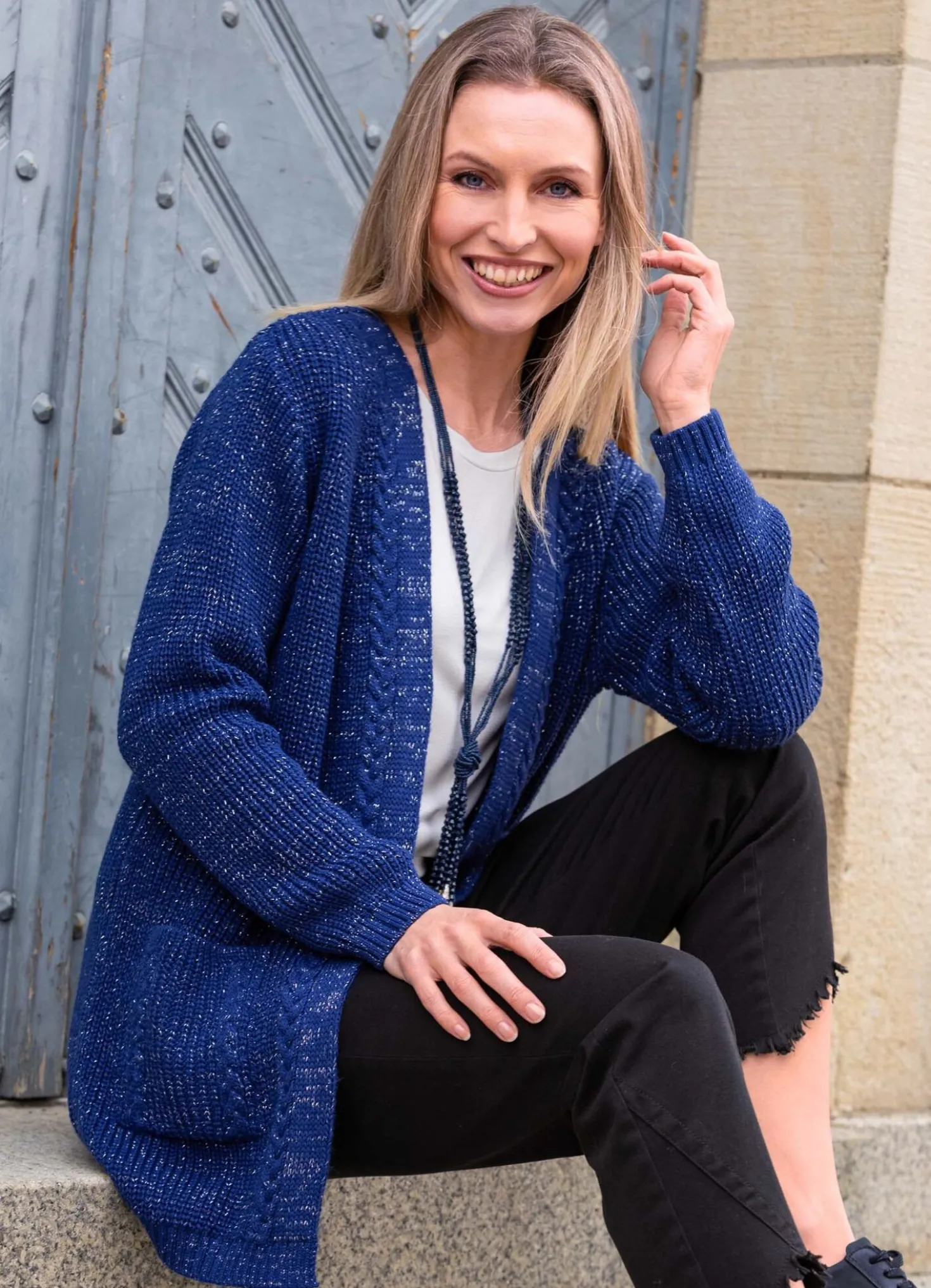 Strickjacke mit Glitzerakzenten