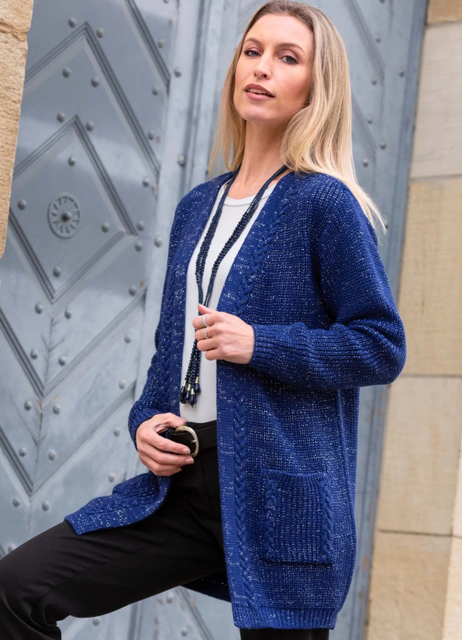 Strickjacke mit Glitzerakzenten