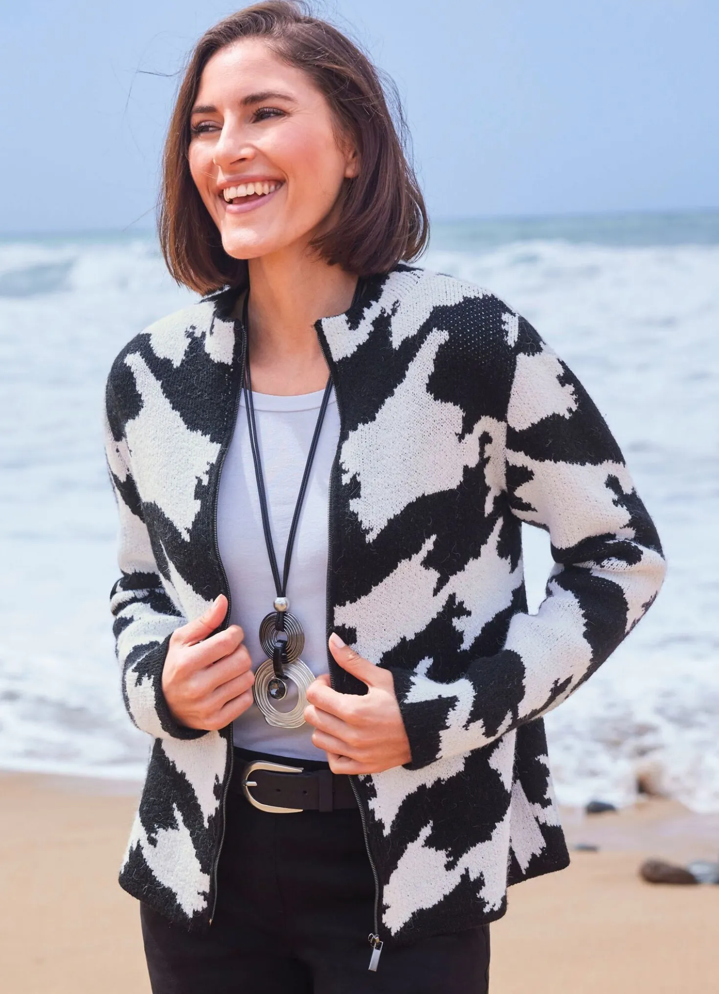 Strickjacke mit grafischem Allovermuster