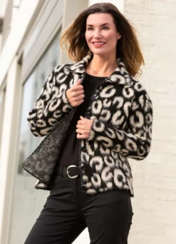 Strickjacke mit haarigem Effektgarn
