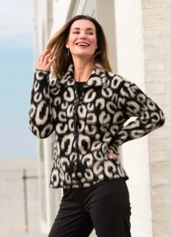 Strickjacke mit haarigem Effektgarn