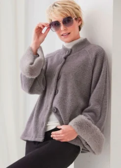 Strickjacke mit Kunstpelz-Abschlüssen