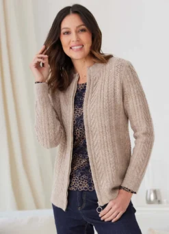 Strickjacke mit streckender Struktur