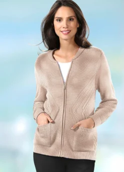 Strickjacke mit Strukturakzenten