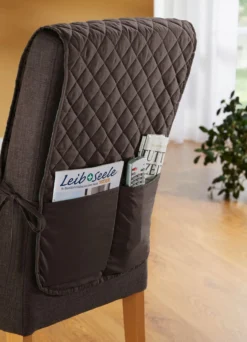 Stuhlhusse mit Taschen und Bandeinfassung