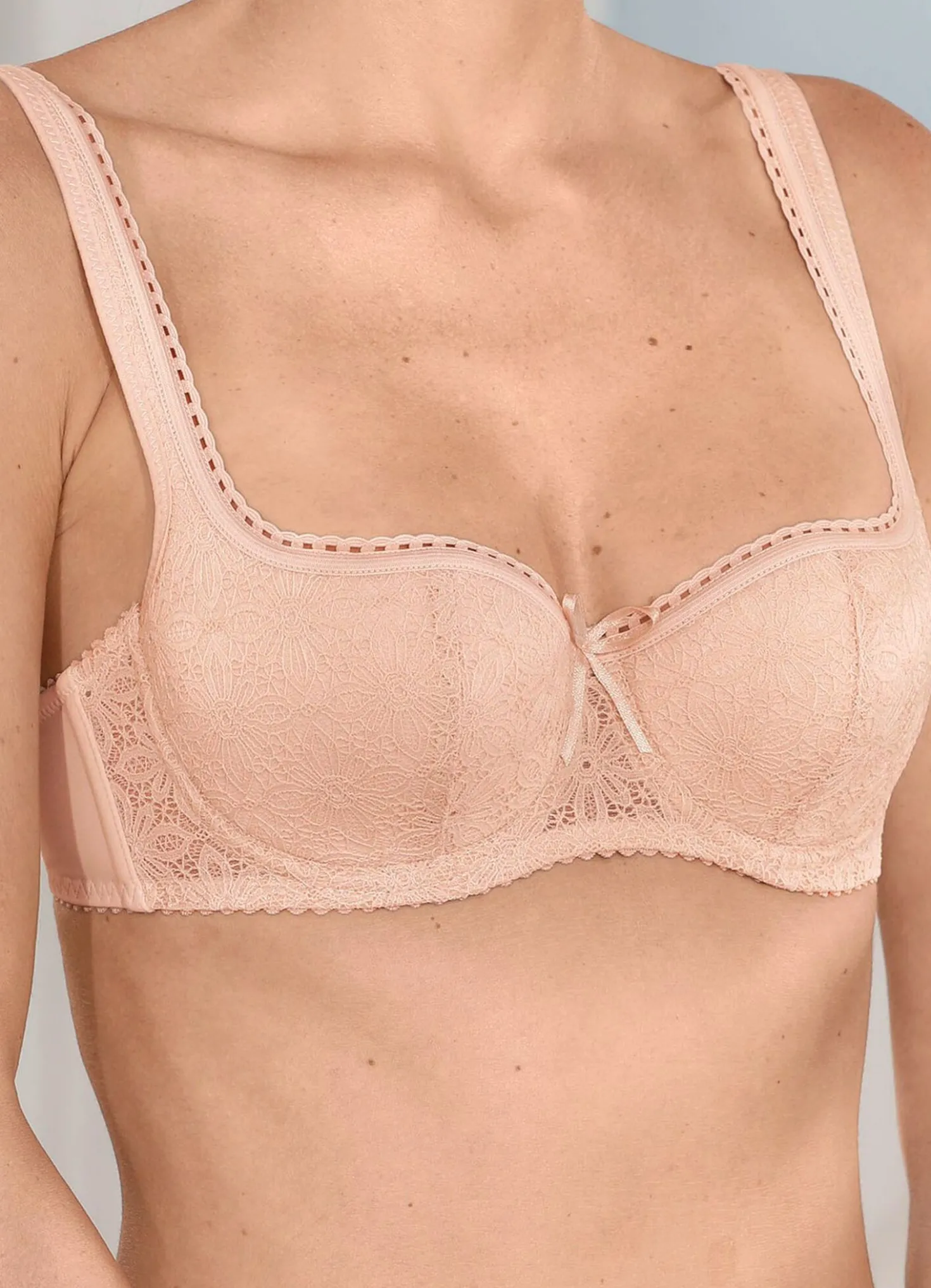 Susa Dirndl-BH mit floraler Elastikspitze im Vorderteil