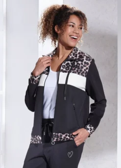 Sweatjacke mit tollem Leo-Print