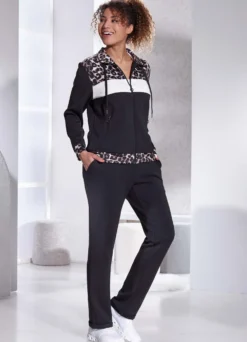 Sweatjacke mit tollem Leo-Print