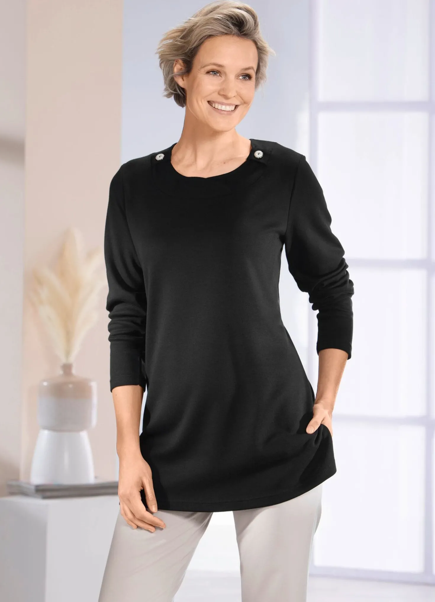 Sweatshirt mit Zierknöpfen in 2 Farben