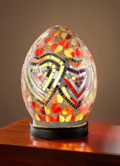 Tischleuchte mit Mosaik aus Glasstücken