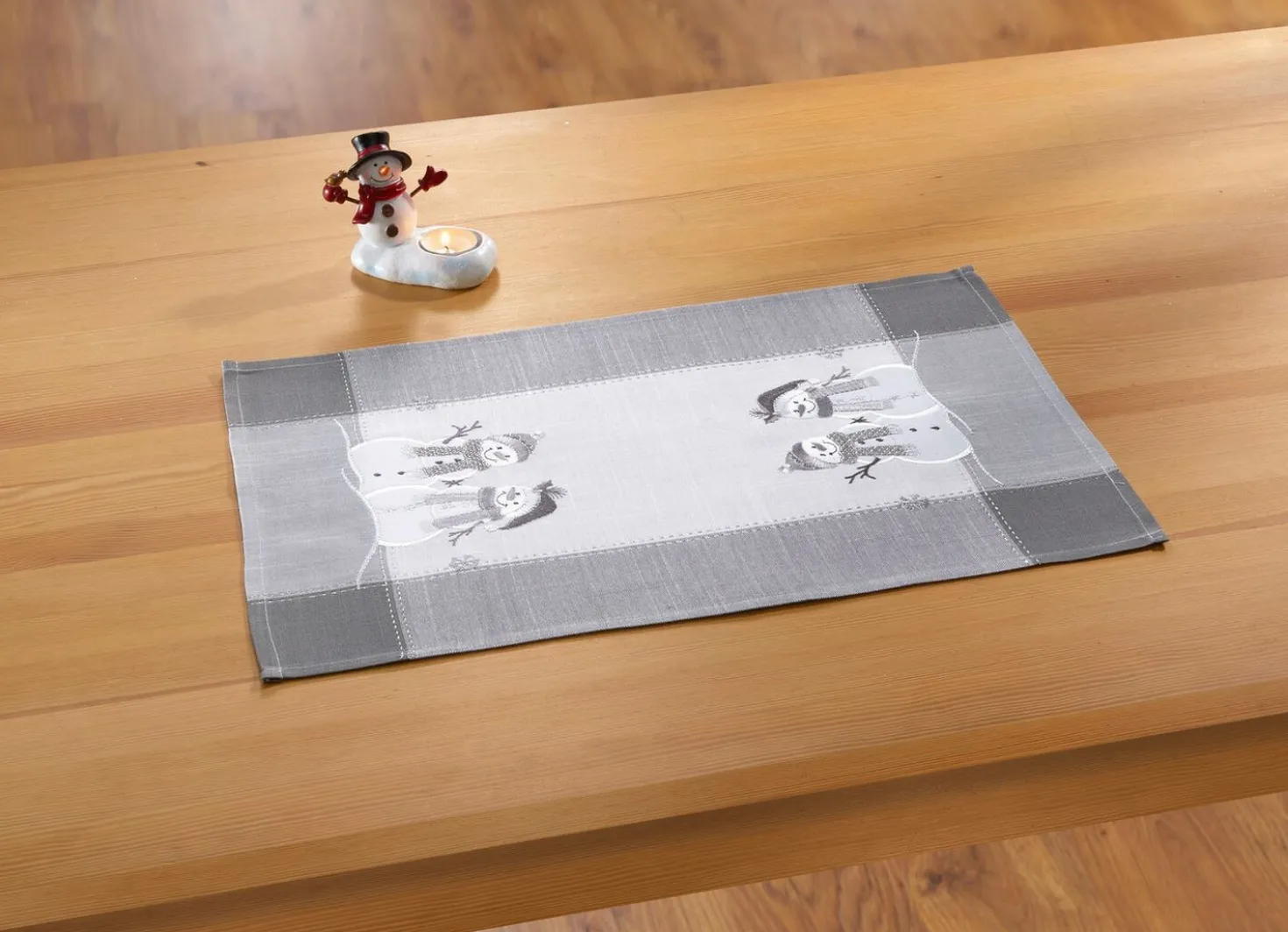 Tisch- und Raumdekoration in Leinenoptik
