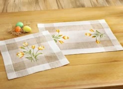Tisch- und Raumdekoration mit Tulpen und Schmetterlingen