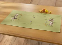 Tisch- und Raumdekoration mit Hasen-Motiven