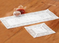 Tisch- und Raumdekoration mit Stickerei und Häkelspitze