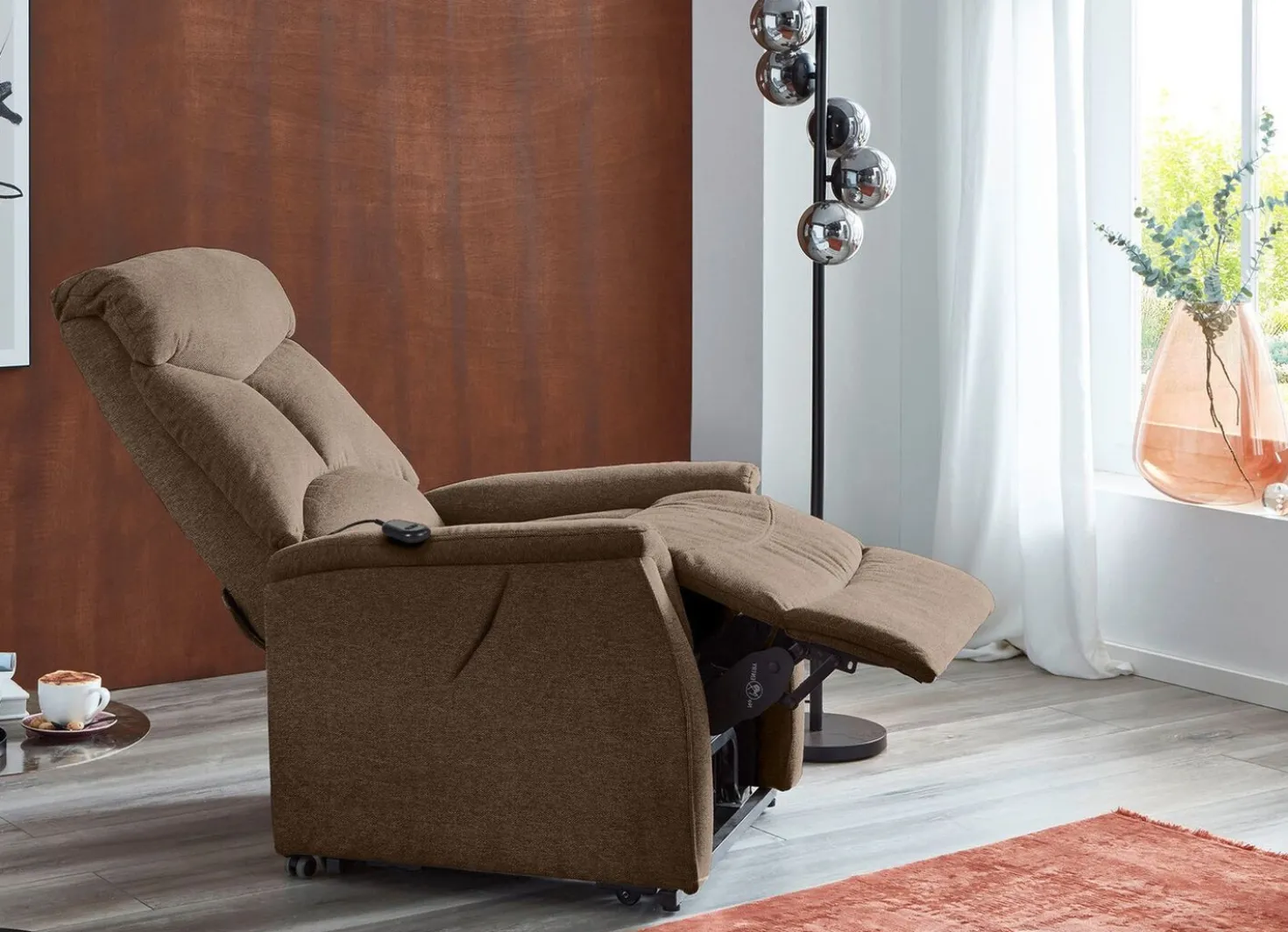 TV-Sessel mit Motor und Aufstehhilfe