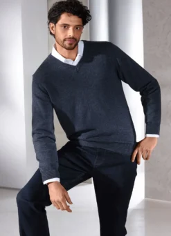 Unifarbener V-Pullover