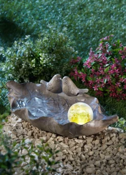 Vogeltränke mit Solarkugel