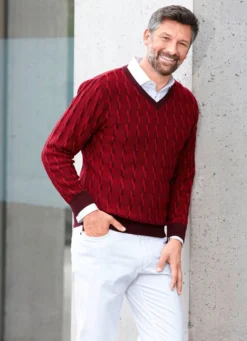 V-Pullover mit markantem Halsausschnitt