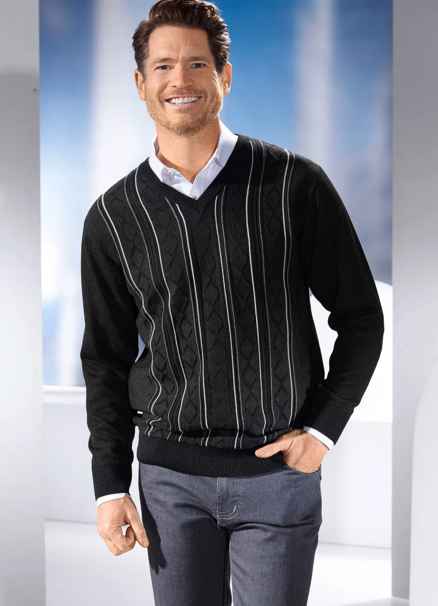 V-Pullover mit Strukturdessin