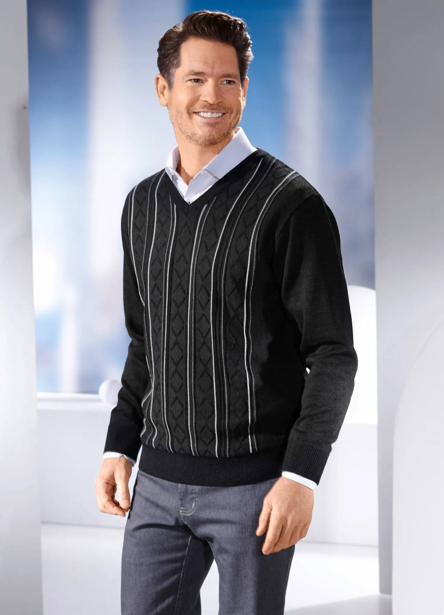 V-Pullover mit Strukturdessin