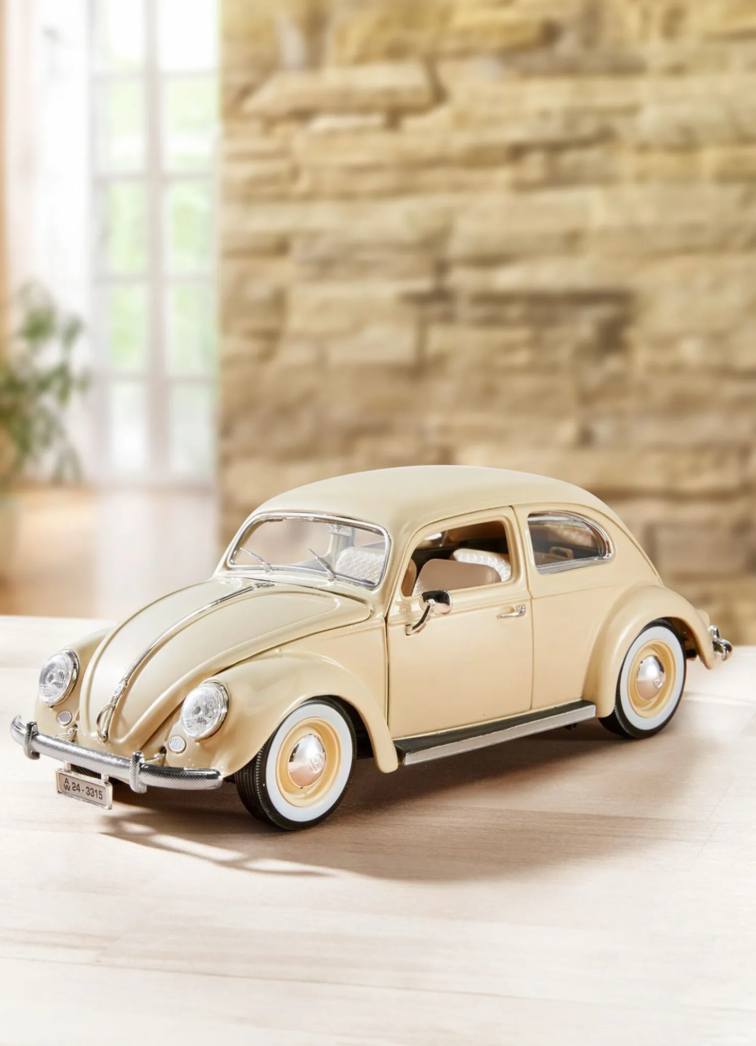 VW Käfer (1955) mit detailgetreuem Interieur