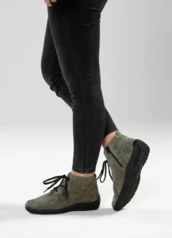 Waldläufer, bequeme Damen-Boots, Winterschuhe, Weite H, mit herausnehmbarem Fußbett