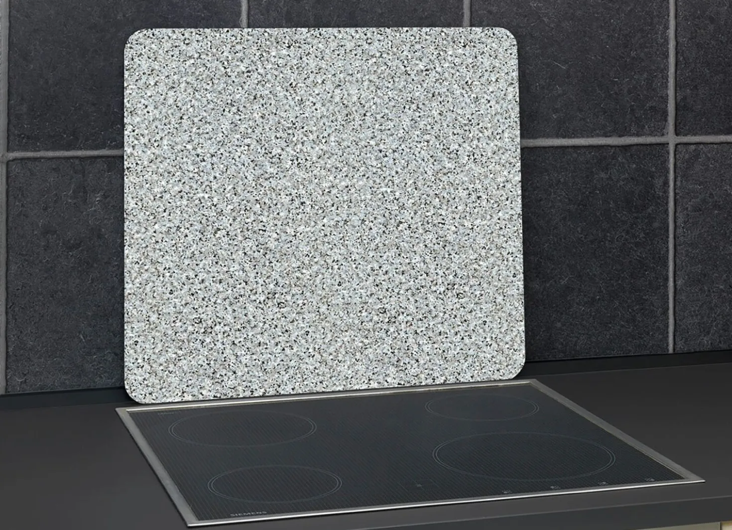 Wandblende aus Glas in Granit-Optik