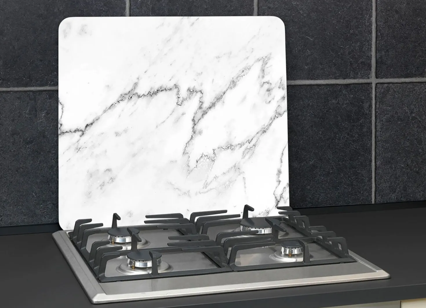 Wandblende aus Glas in Marmor-Optik