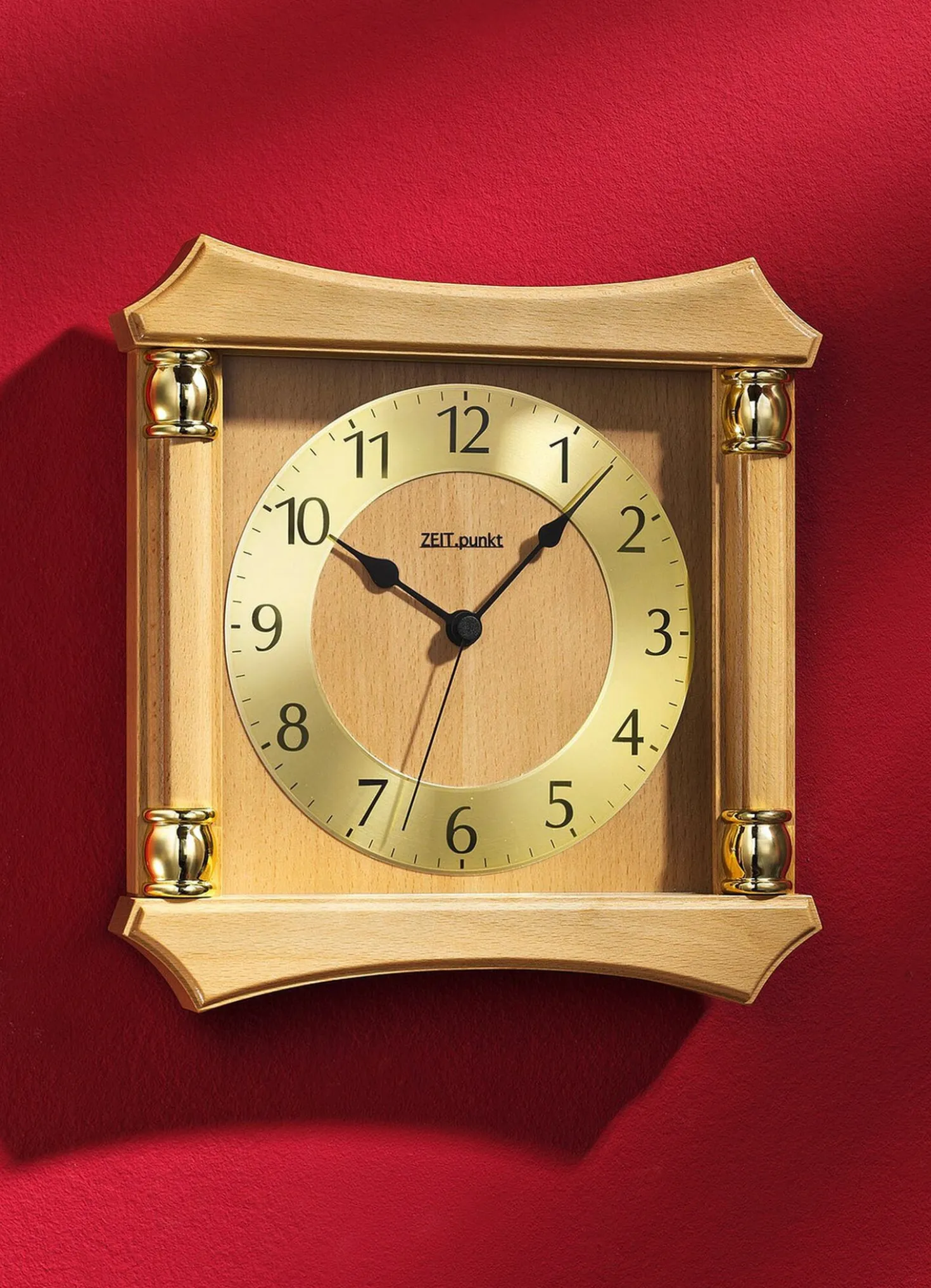 Wanduhr aus massivem Holz