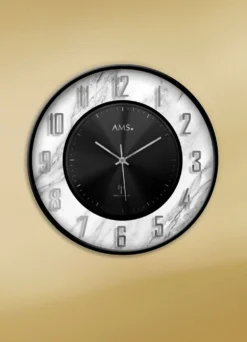 Wanduhr in Marmor-Optik