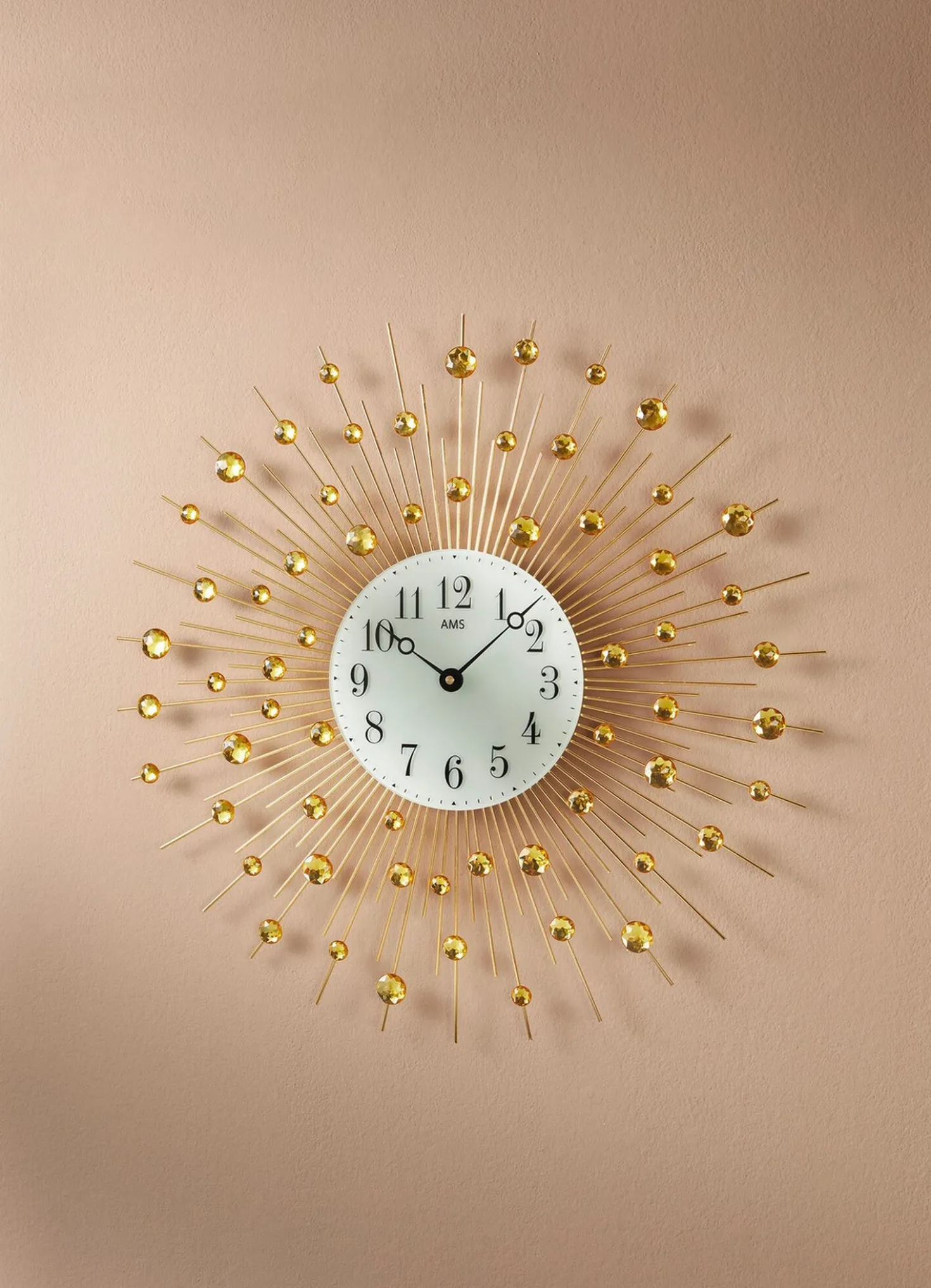 Wanduhr mit arabischen Ziffern