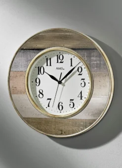 Wanduhr mit Funkwerk aus dem Hause AMS