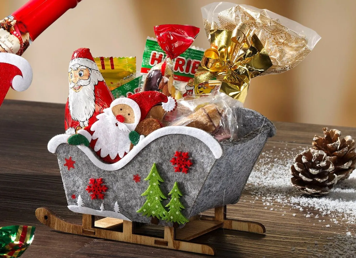 Weihnachts-Schlitten mit Weihnachtsleckereien