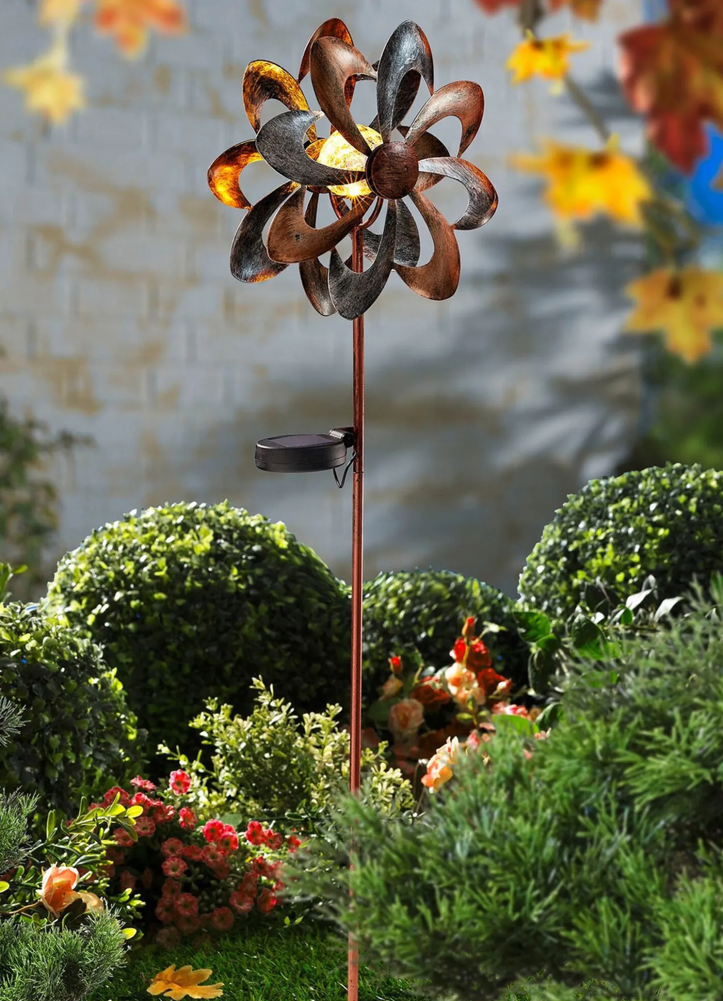 Windrad mit Solarkugel