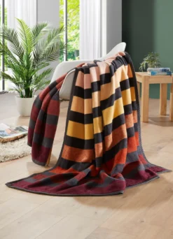 Wohndecke mit Veloursbandeinfassung