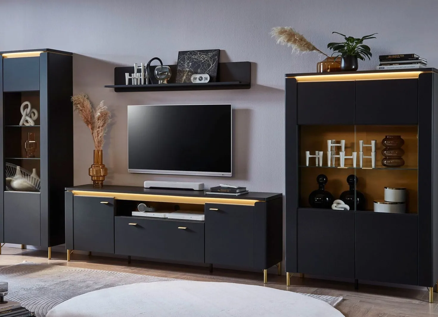 Wohnwand mit LED-Beleuchtung und Softclose