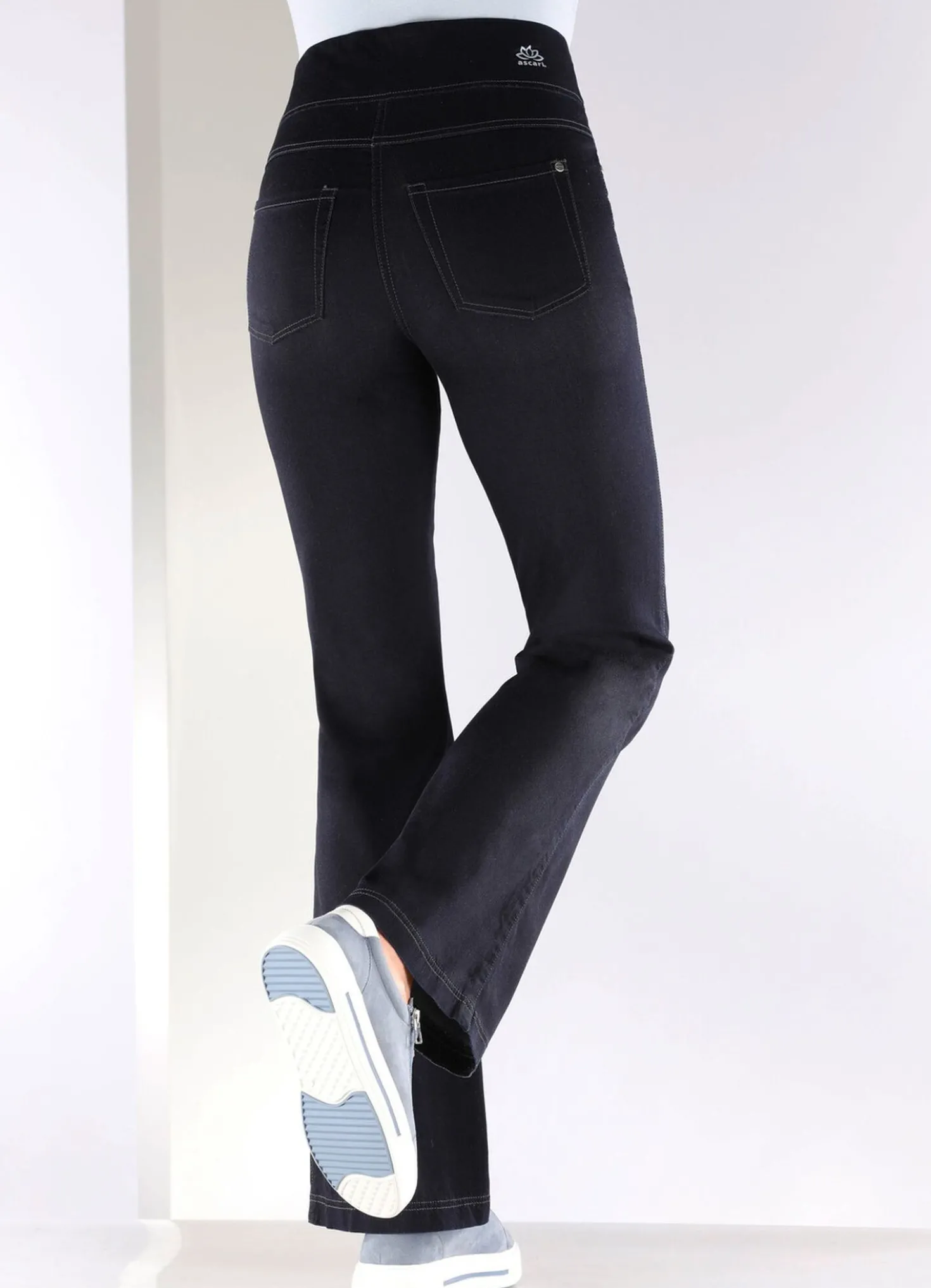 Yoga-Jeans mit ausgestellter Fußweite